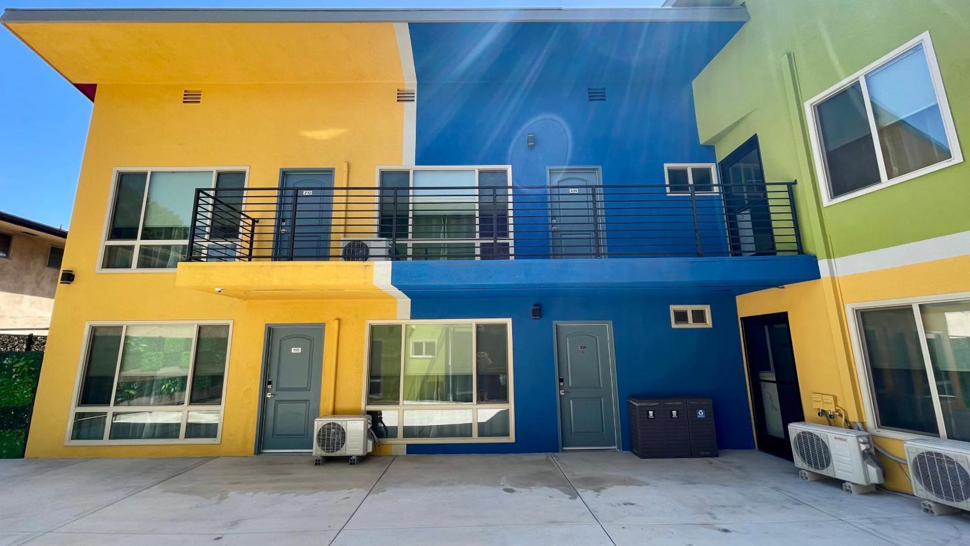 Quintessence Aparthotel Los Angeles Exterior photo