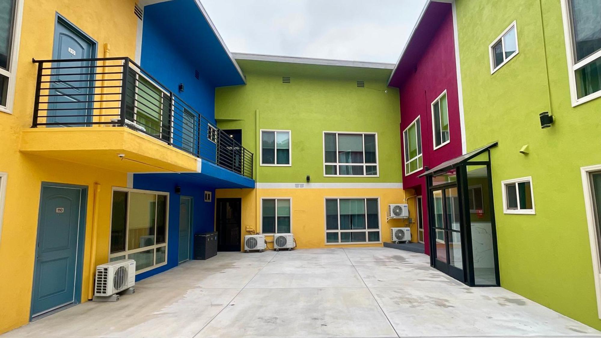 Quintessence Aparthotel Los Angeles Exterior photo
