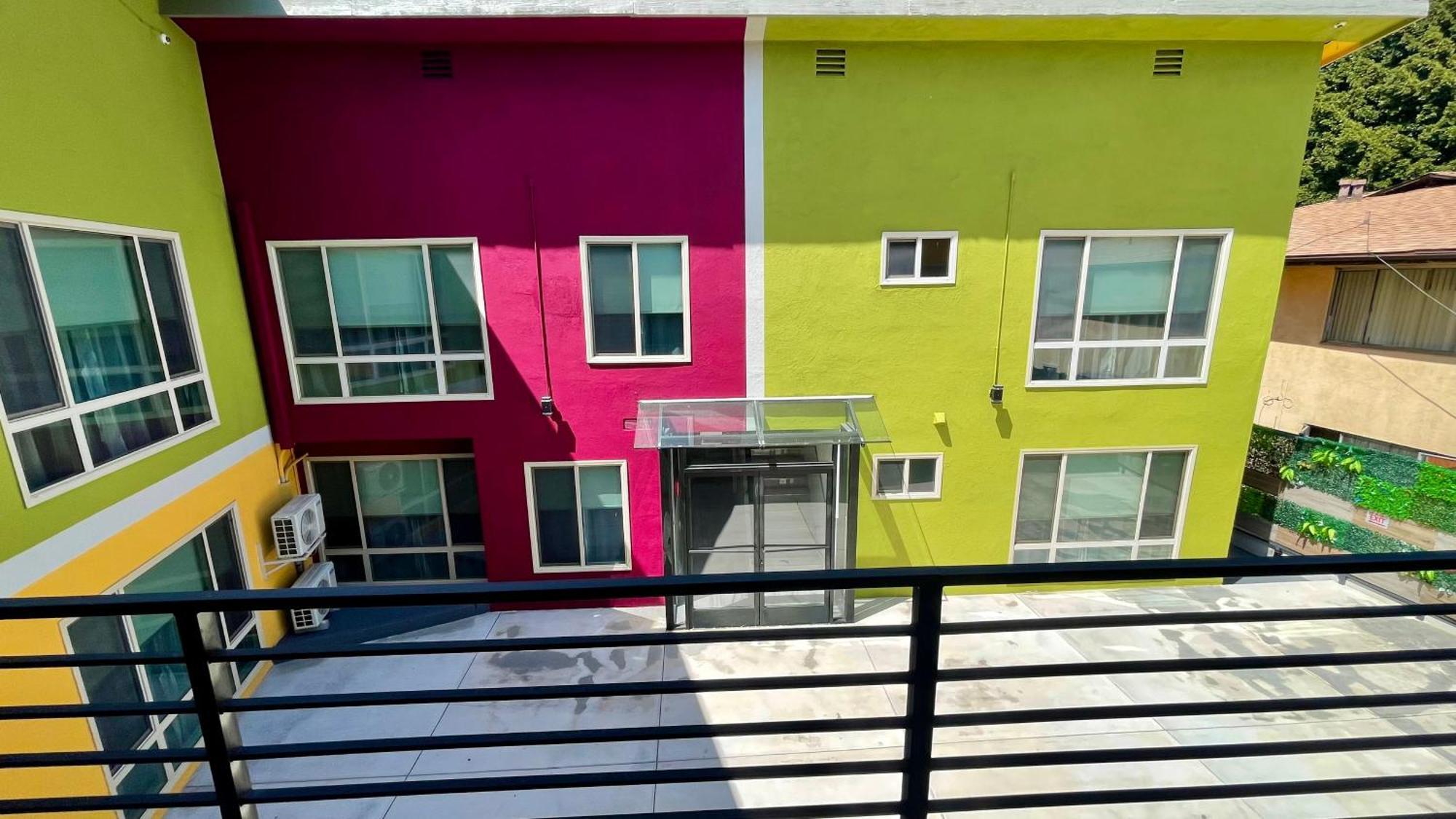Quintessence Aparthotel Los Angeles Exterior photo